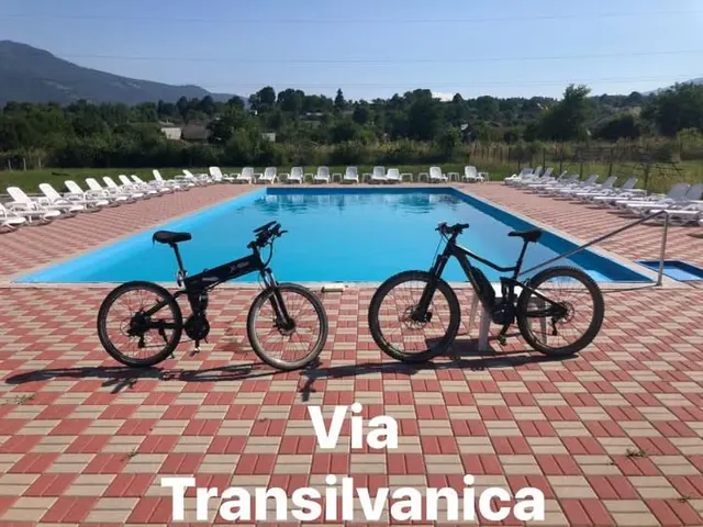 Pauză lângă piscină